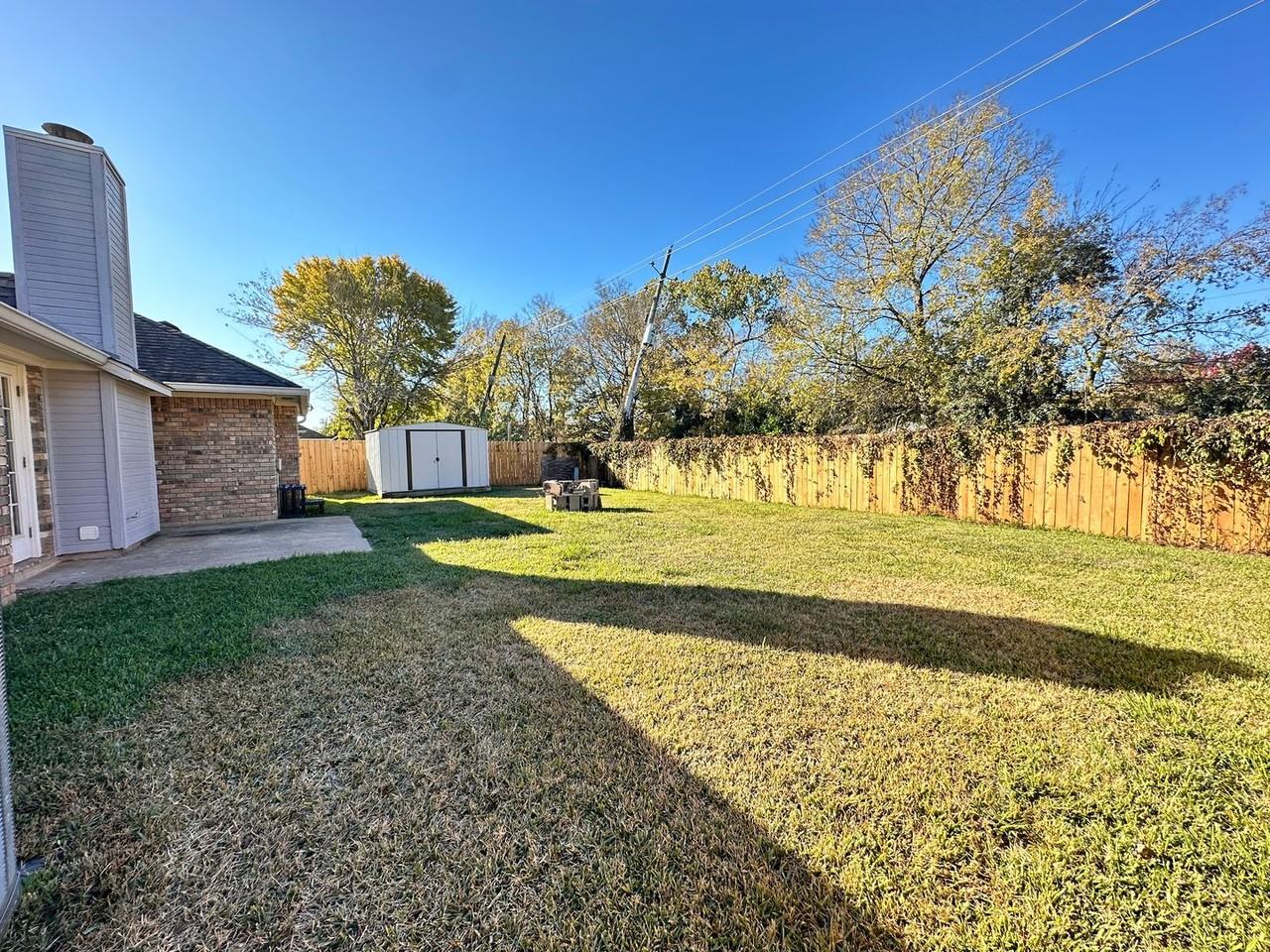 1424 Winchester Dr - Photo 2 of 3