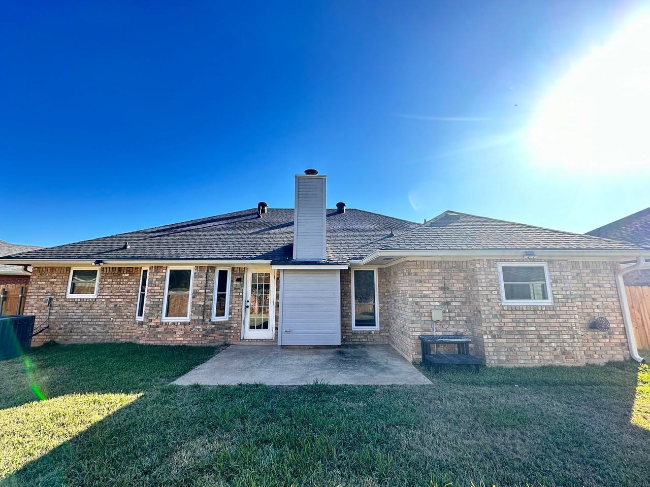 1424 Winchester Dr - Photo 3 of 3