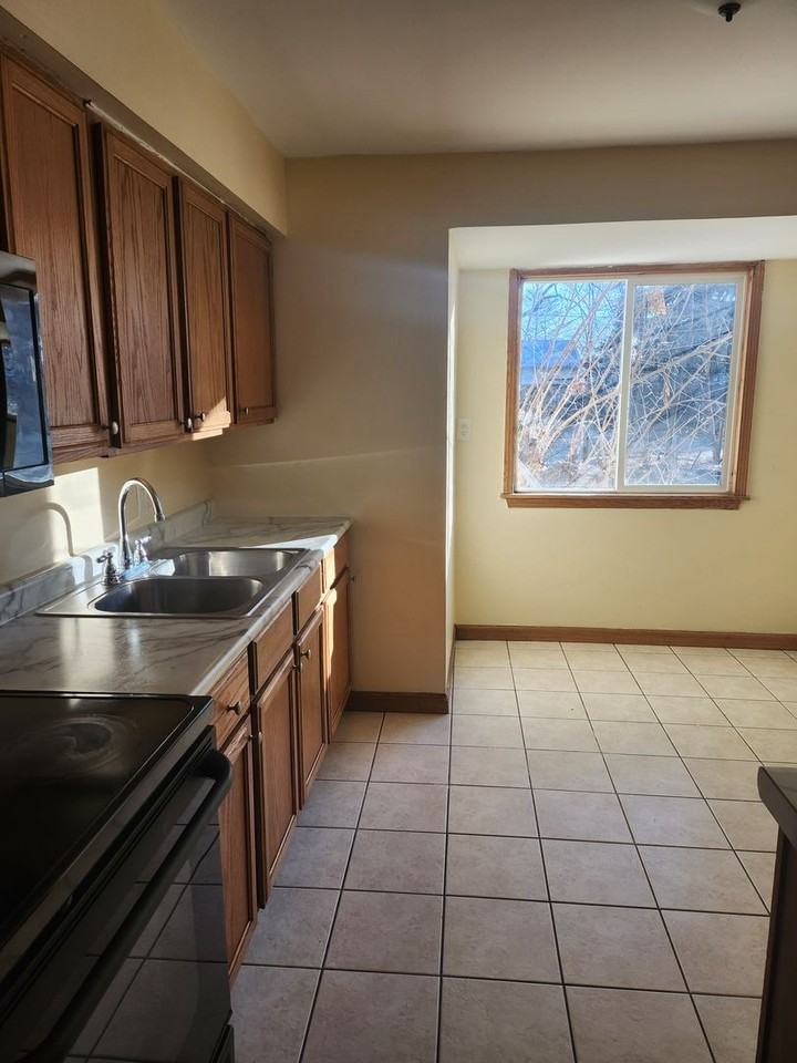 1908 Hillcrest Rd - Photo 2 of 12