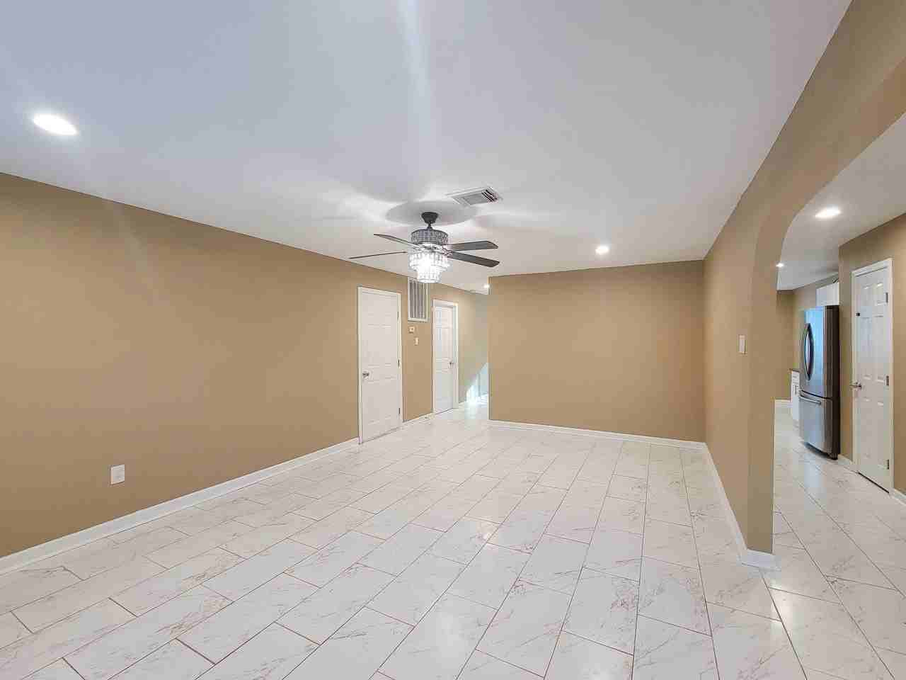 3539 Kentwood Dr - Photo 7 of 34