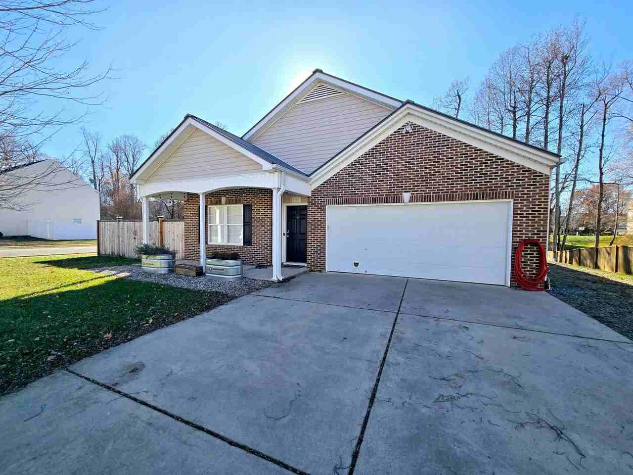 1301 Birkdale Cir - Photo 2 of 28