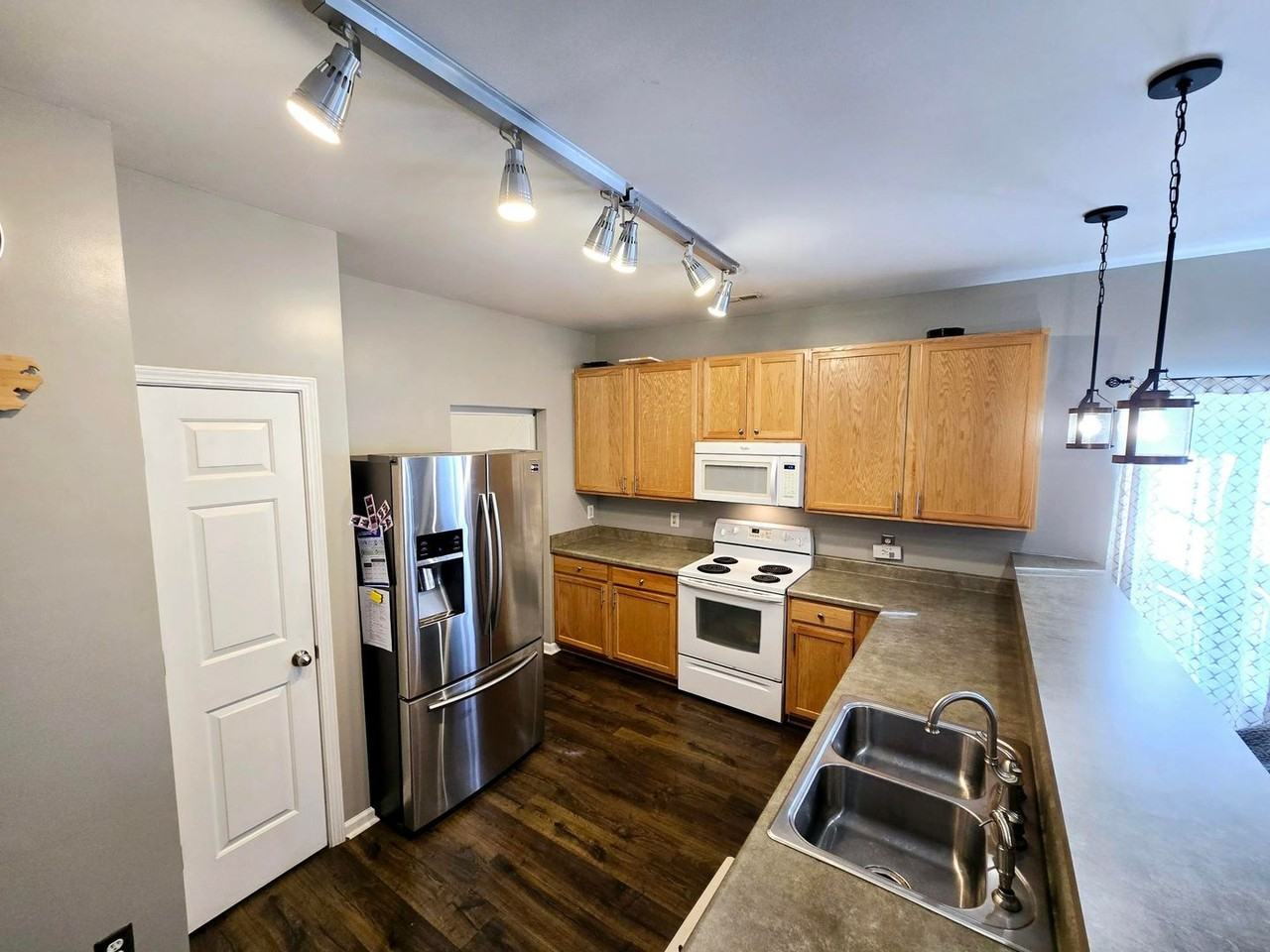 1301 Birkdale Cir - Photo 4 of 28