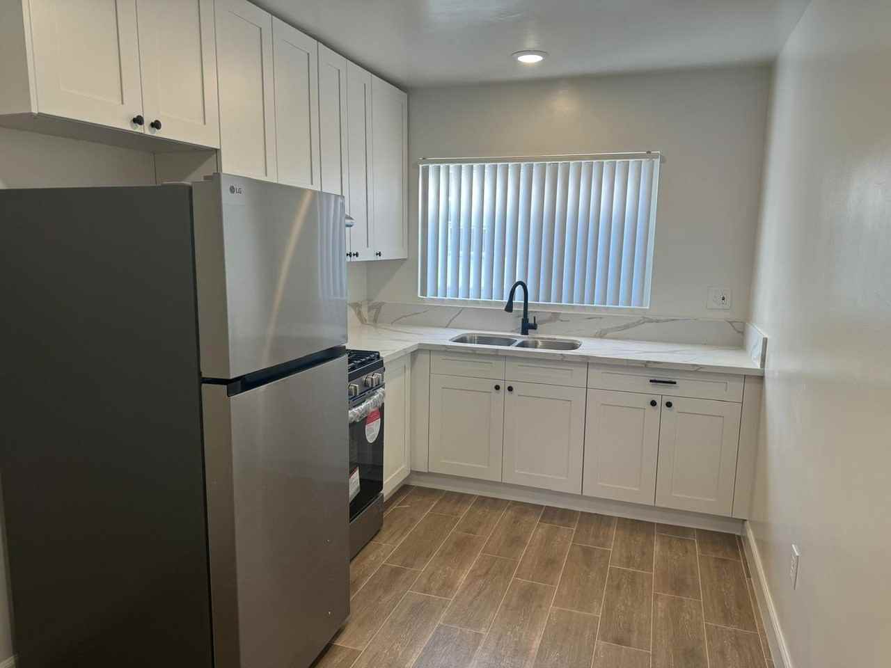 941s - Photo 2 of 27