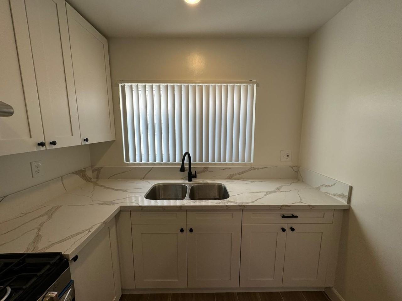 941s - Photo 3 of 27