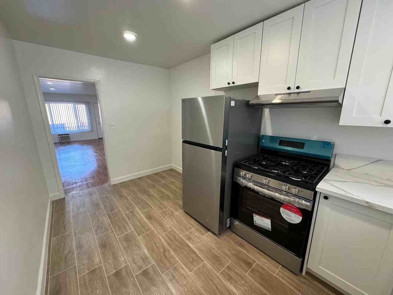 941s - Photo 4 of 27