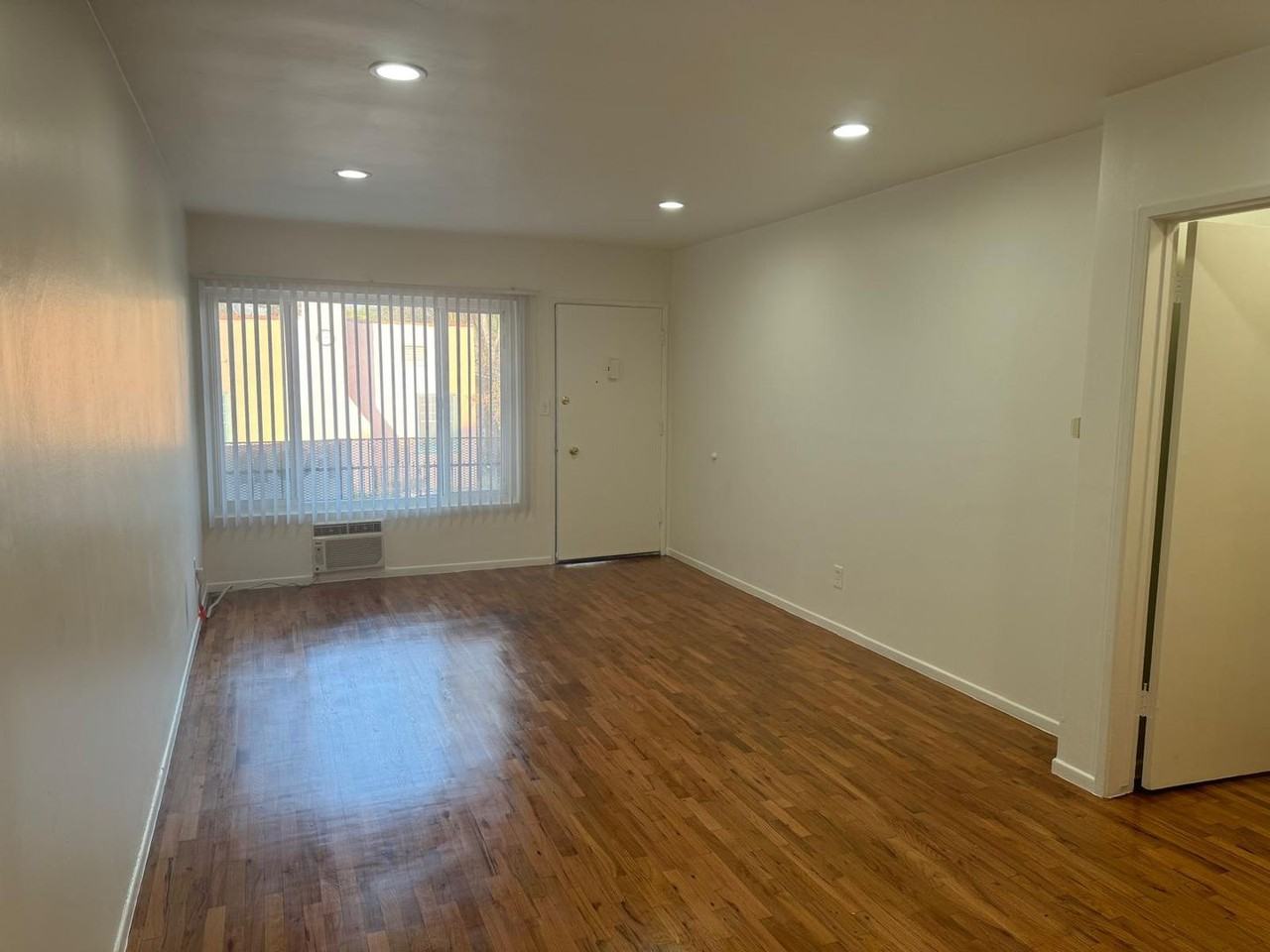 941s - Photo 5 of 27