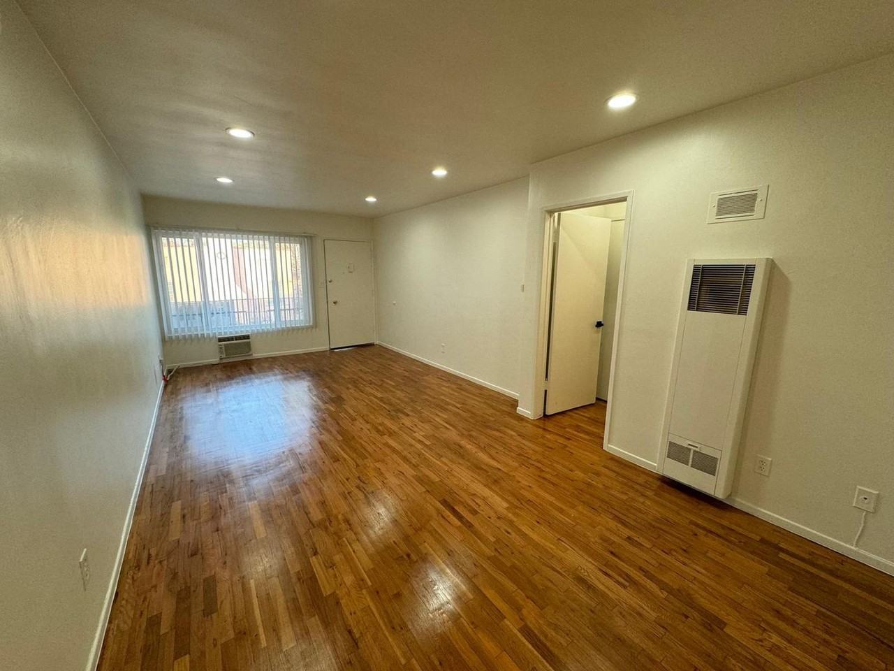 941s - Photo 7 of 27