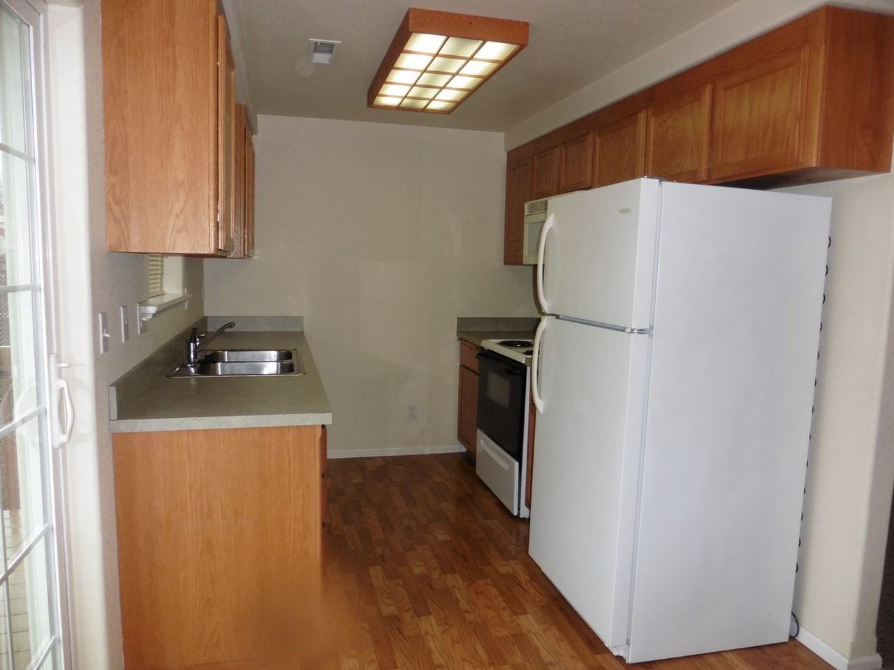 1625 Rolling Hills Rd - Photo 2 of 5