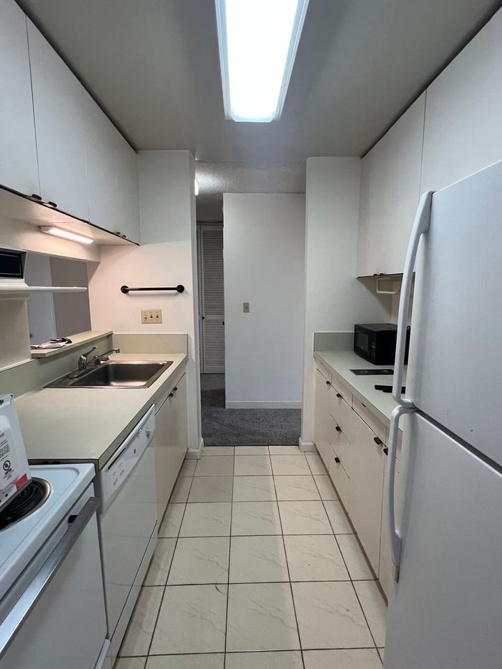 920 Ward Ave #7H - Photo 3 of 19