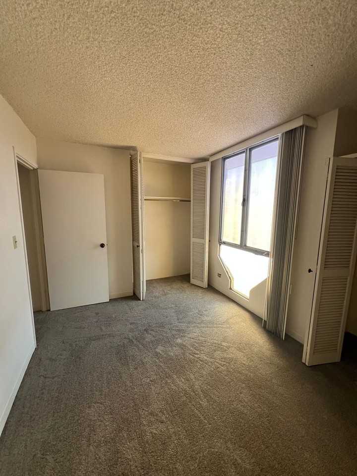 920 Ward Ave #7H - Photo 7 of 19