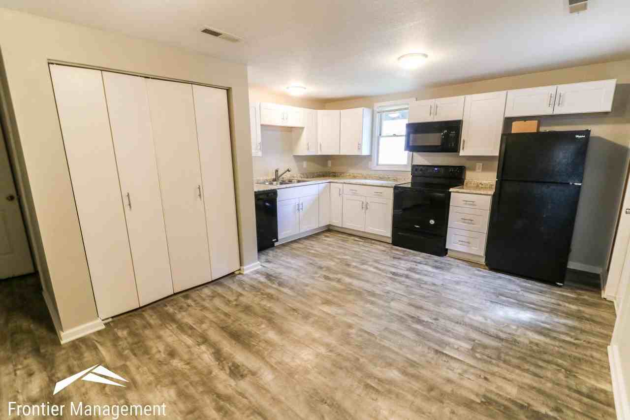 610 N 5th St - Photo 3 of 8