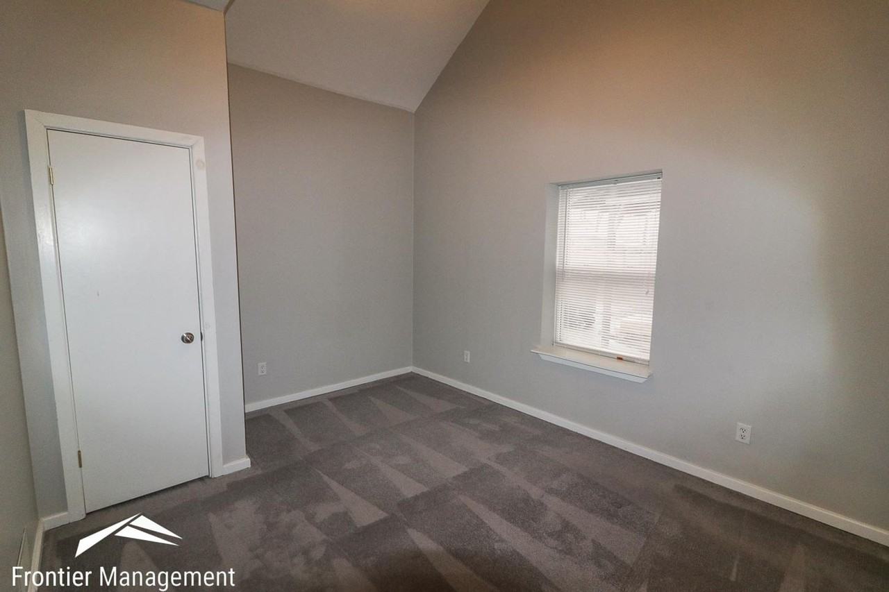 610 N 5th St - Photo 7 of 8