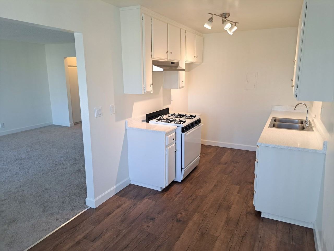 Brittany Apartments - Photo 4 of 10