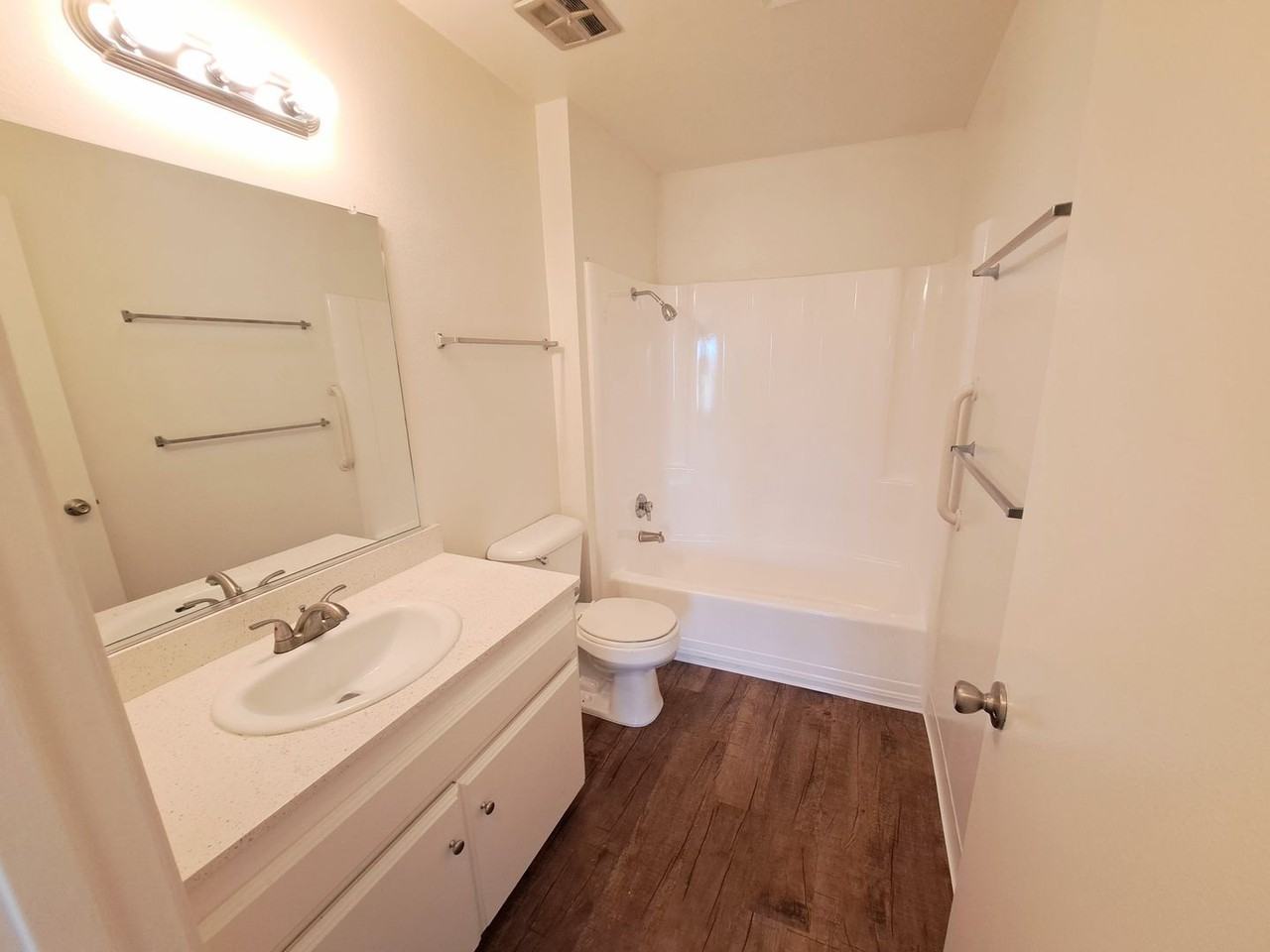 Brittany Apartments - Photo 7 of 10