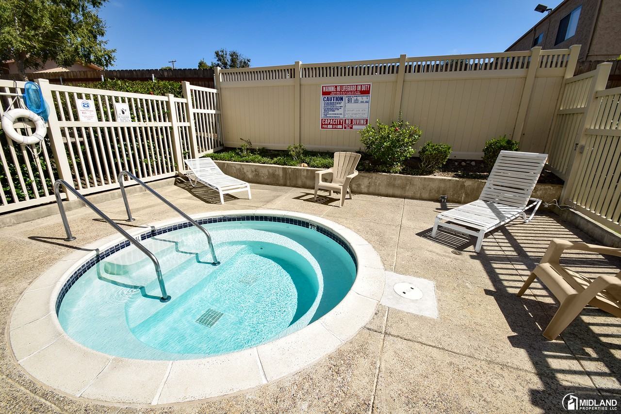 Racquet Club Apartments - Photo 3 of 19