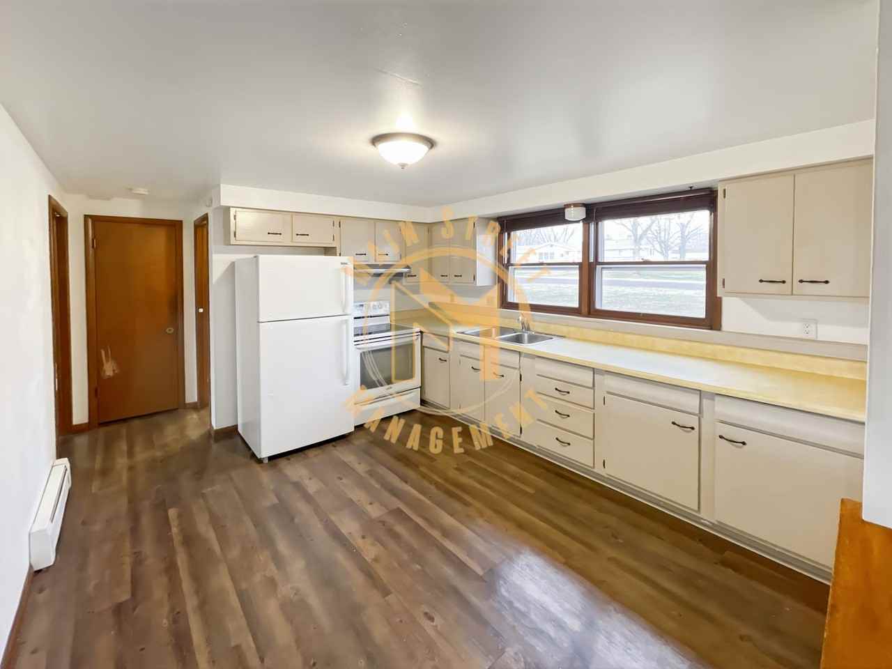 848 Smits St - Photo 2 of 14