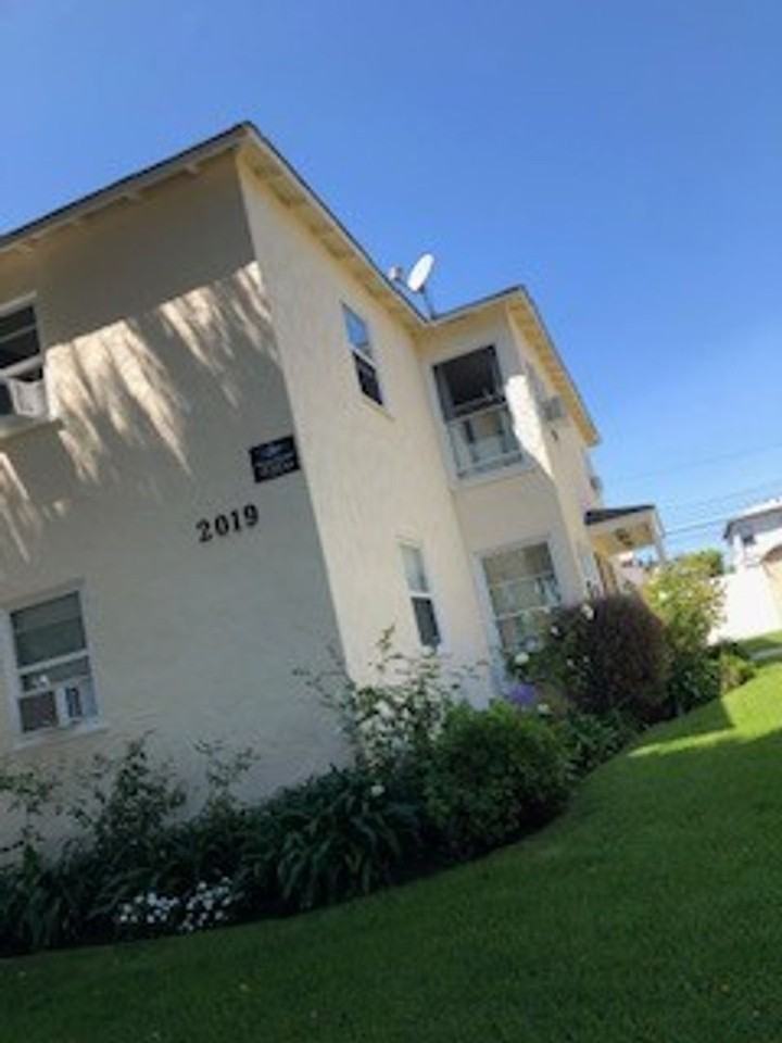 2019 Oak St - Photo 2 of 12