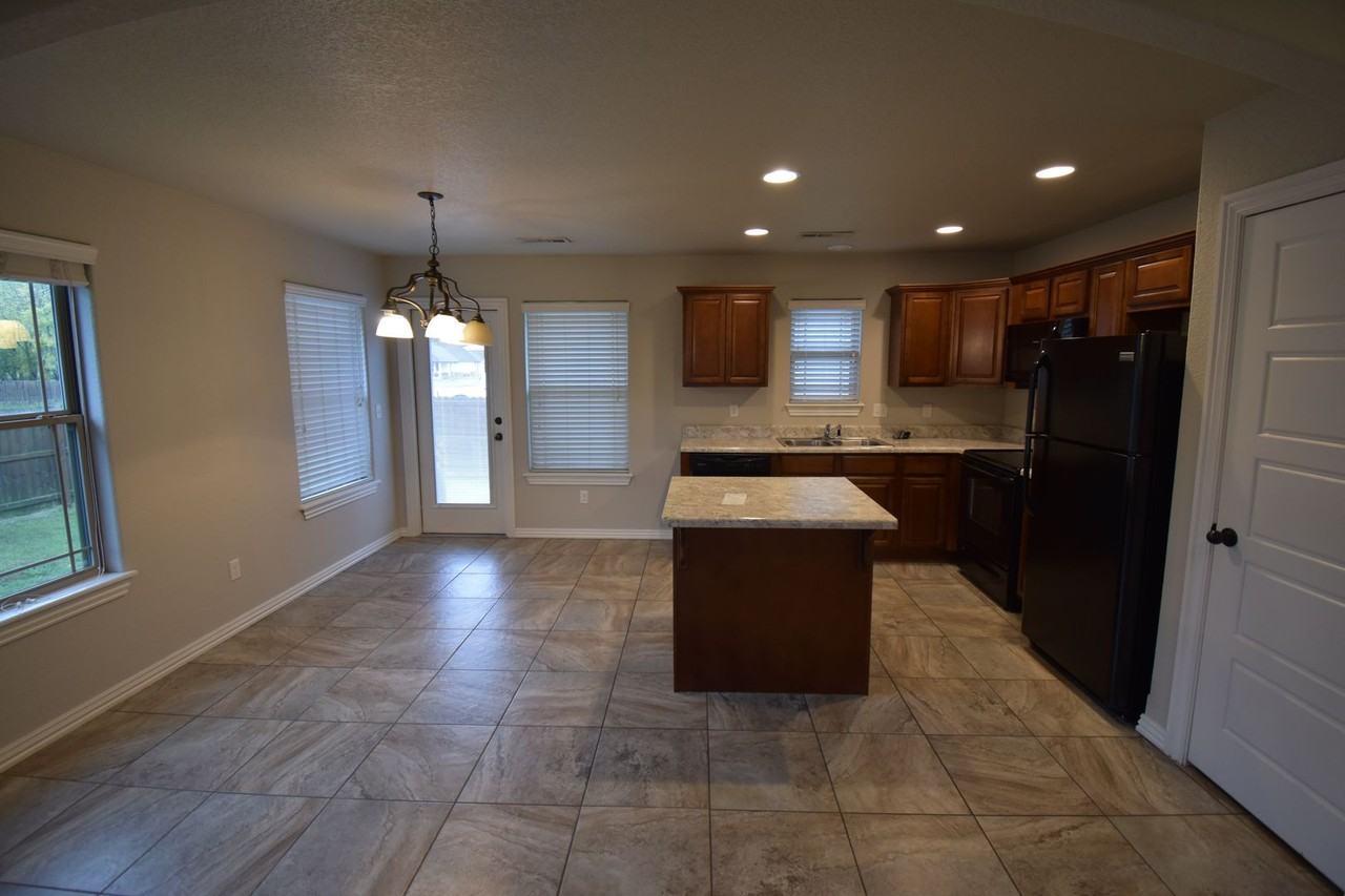 1600 Omaha Dr - Photo 2 of 18