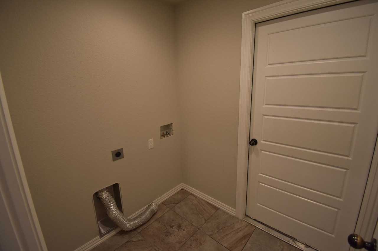 1600 Omaha Dr - Photo 3 of 18