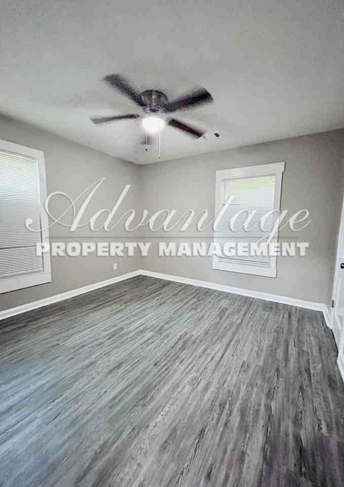 847 Ayers Street - Photo 4 of 11