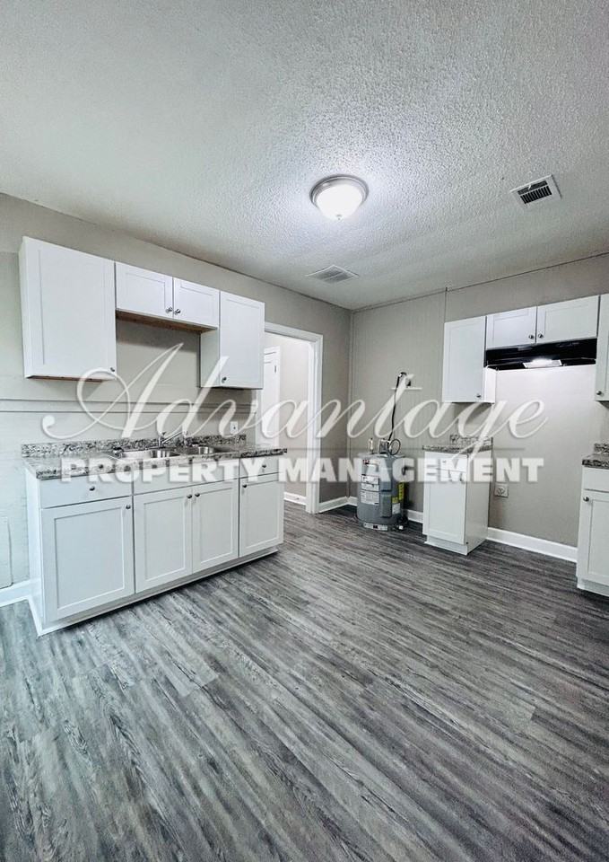 847 Ayers Street - Photo 5 of 11