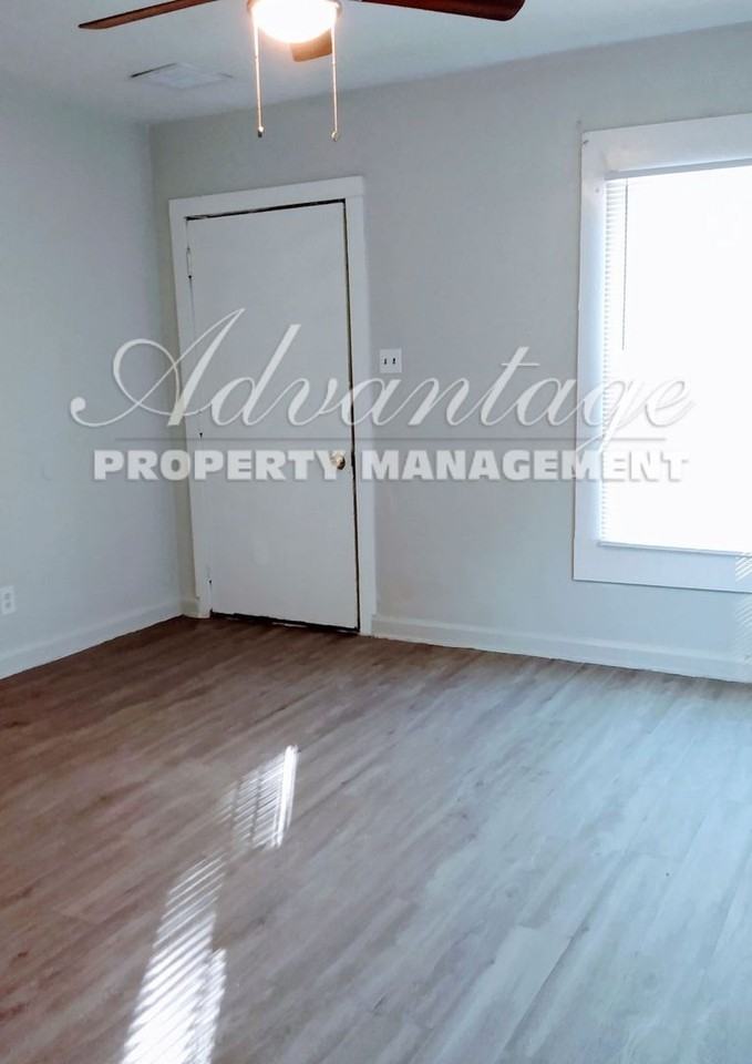 847 Ayers Street - Photo 6 of 11