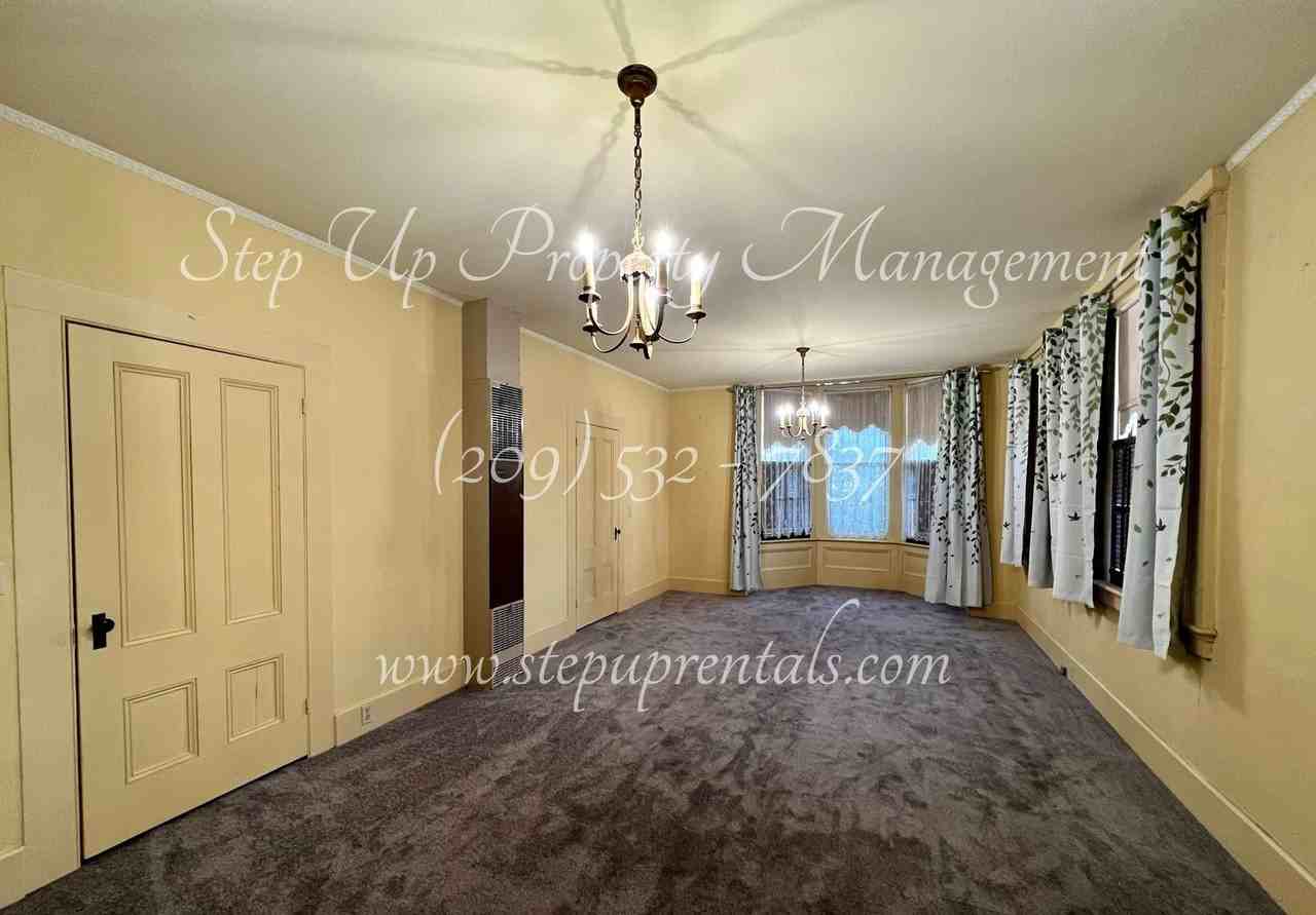 299 S Stewart St - Photo 2 of 19