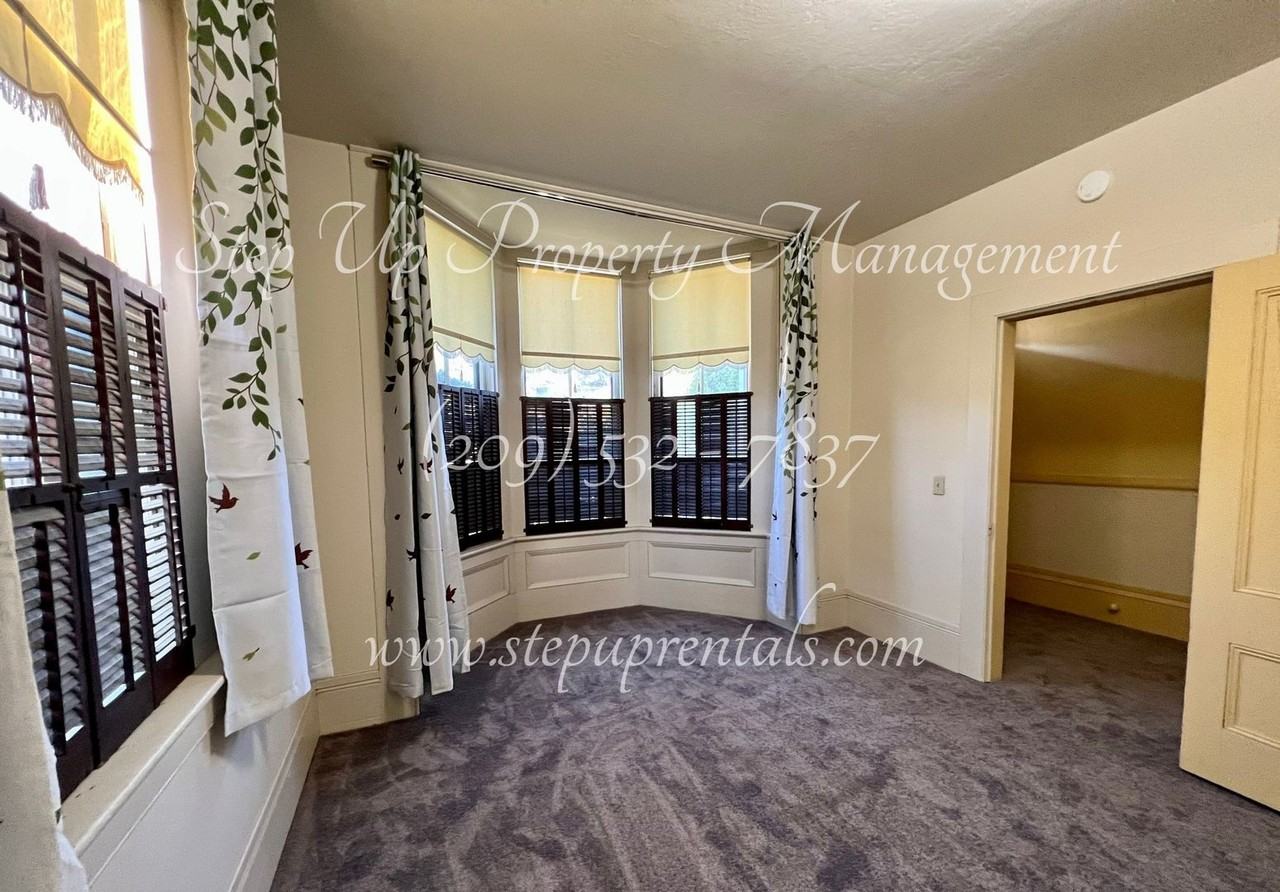 299 S Stewart St - Photo 3 of 19