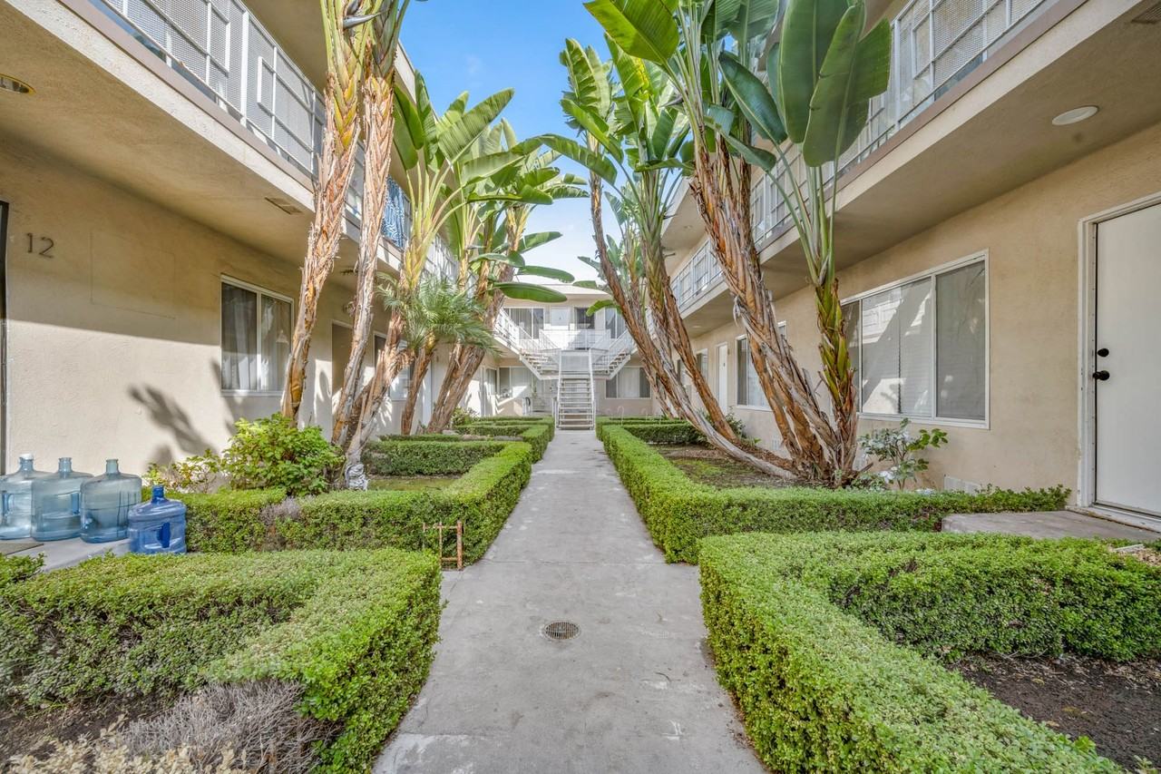 815 Victor Ave - Photo 4 of 8