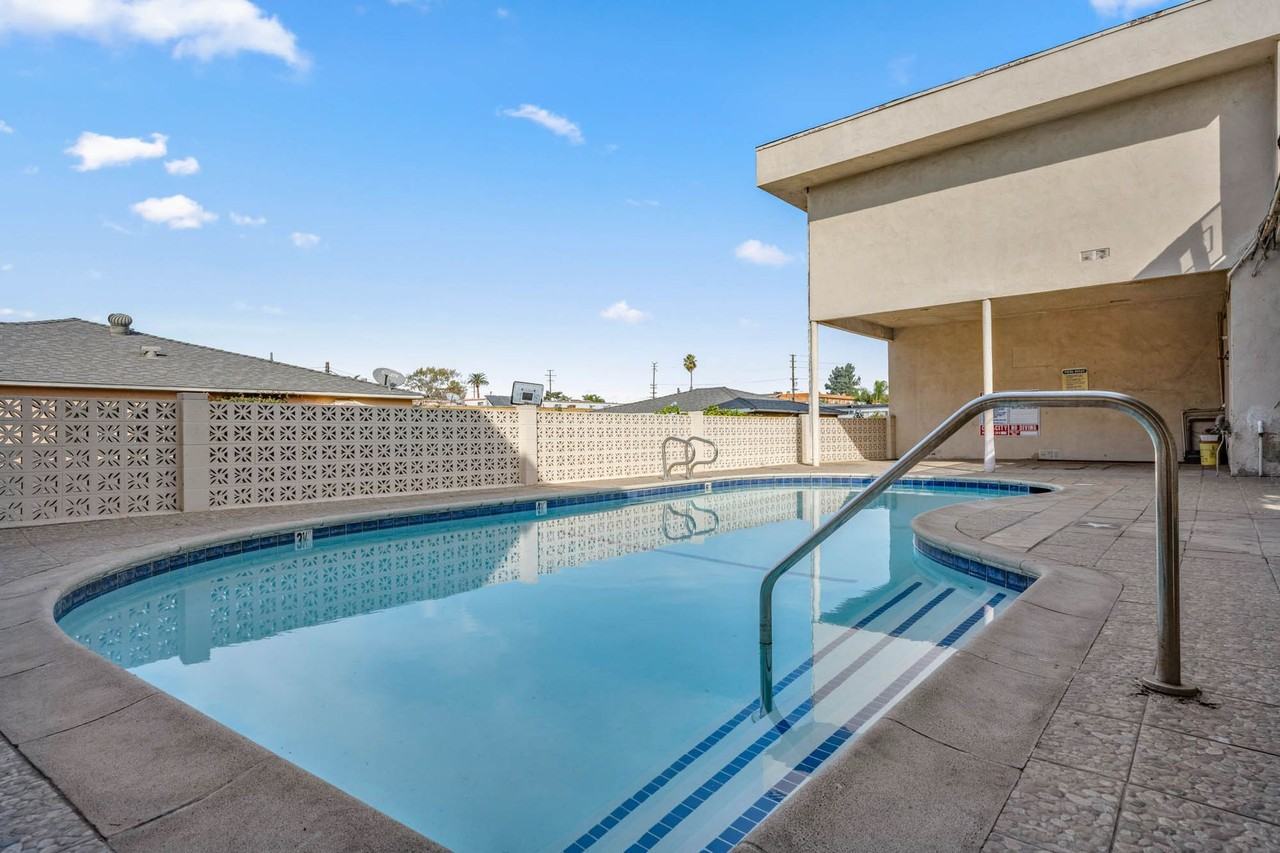 815 Victor Ave - Photo 5 of 8