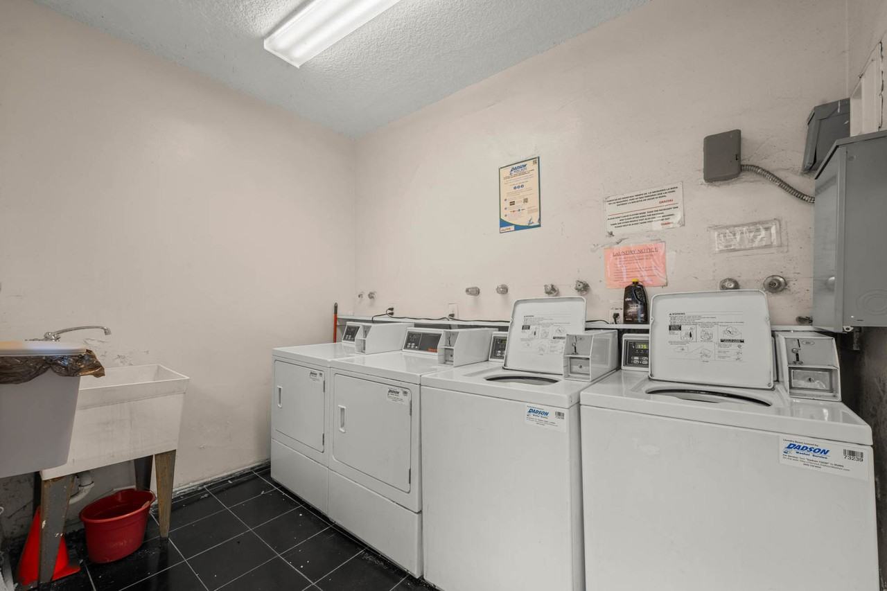 815 Victor Ave - Photo 7 of 8