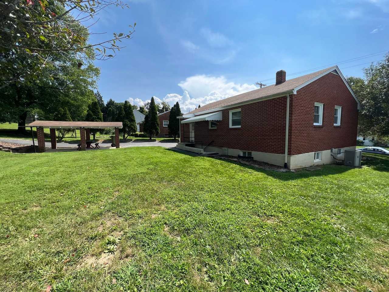 1111 Newman Dr - Photo 2 of 12