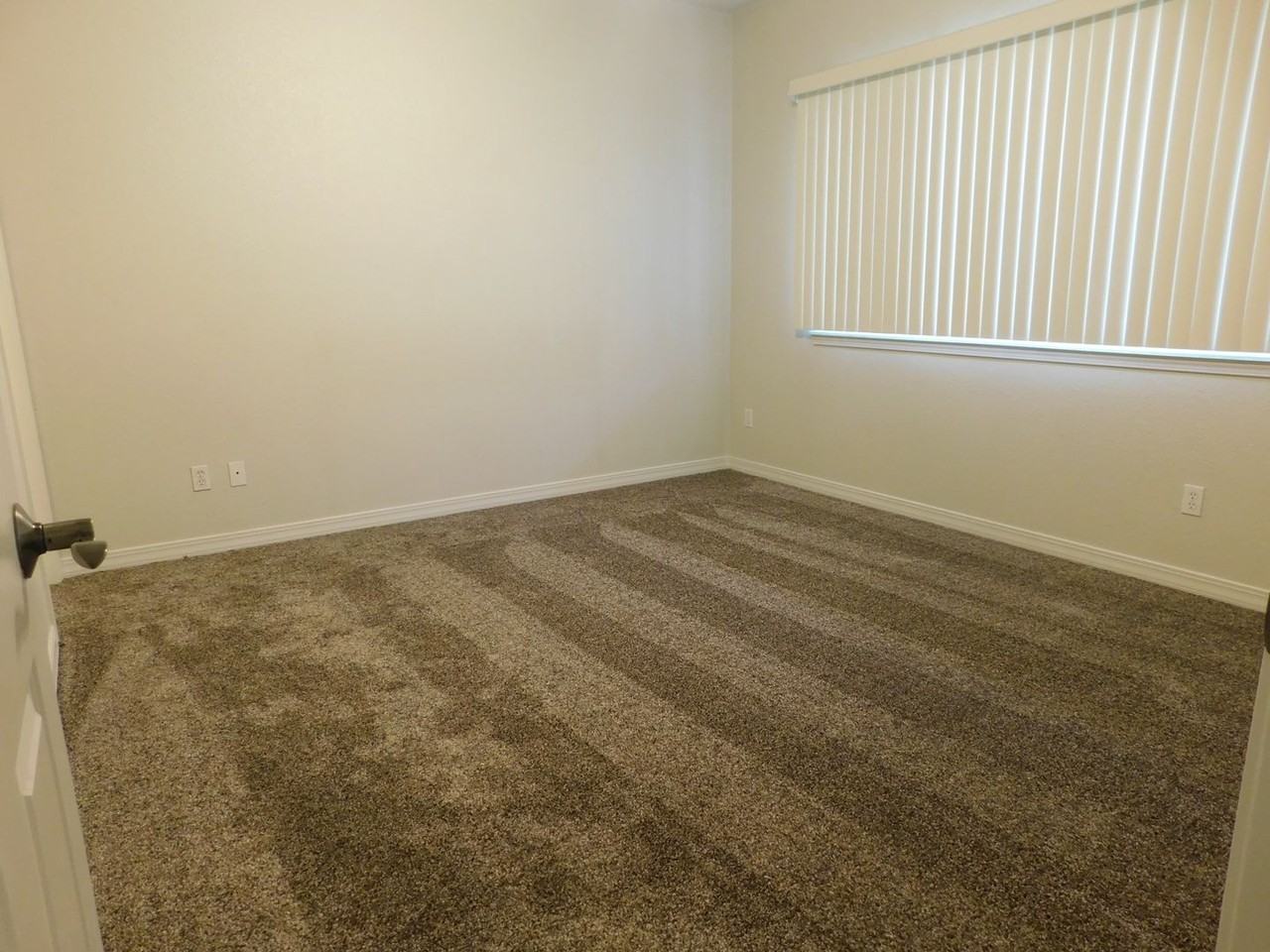 566 1/2 Garden Grove Ct - Photo 5 of 14