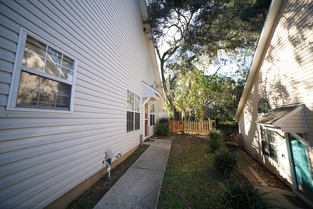 3117 Camelliawood Cir W - Photo 2 of 24