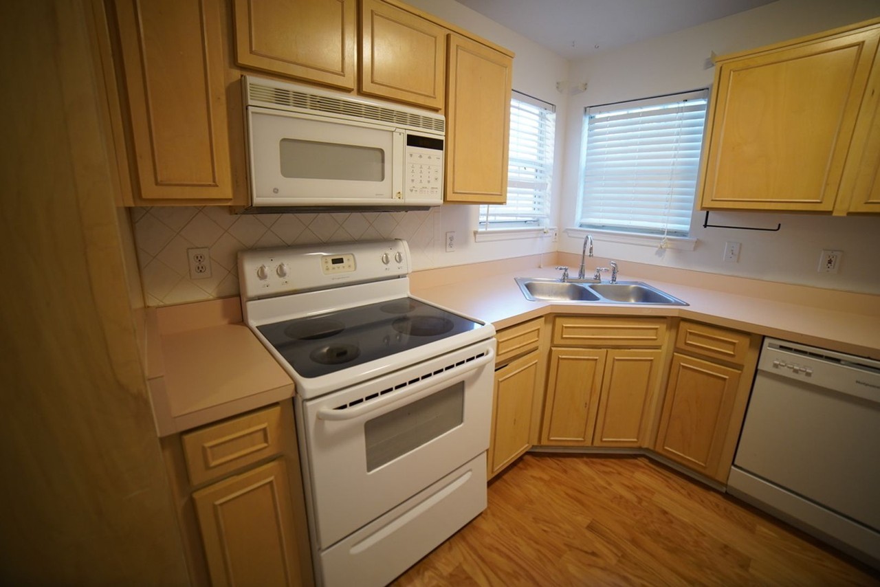 3117 Camelliawood Cir W - Photo 6 of 24
