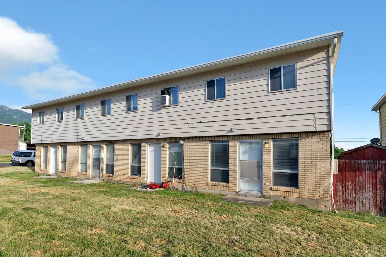 Gordon 4-Plex- 1235 - Photo 2 of 15