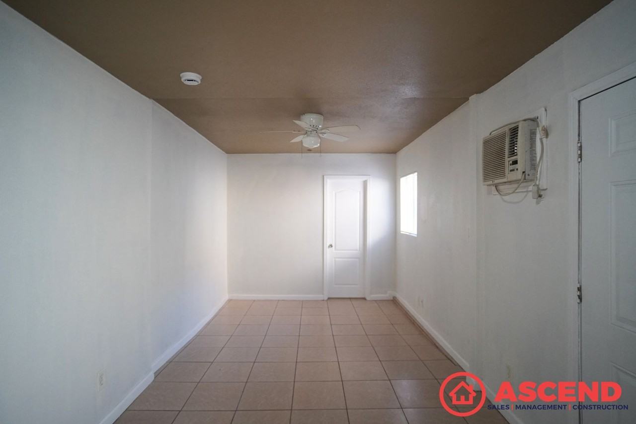 322 N Cabrillo Way - Photo 3 of 5