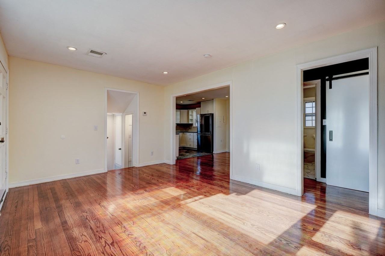 3135 Nw Grand Blvd - Photo 4 of 44