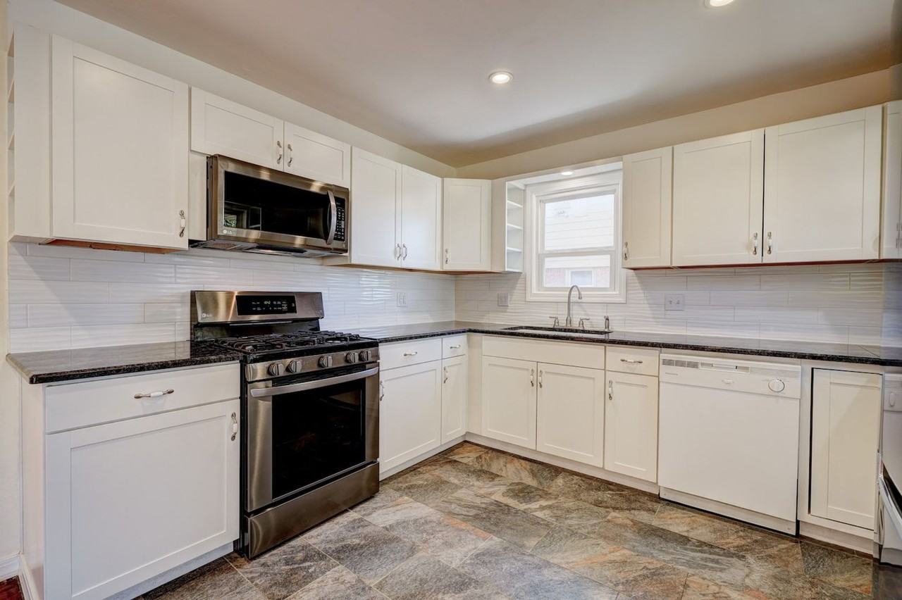3135 Nw Grand Blvd - Photo 7 of 44