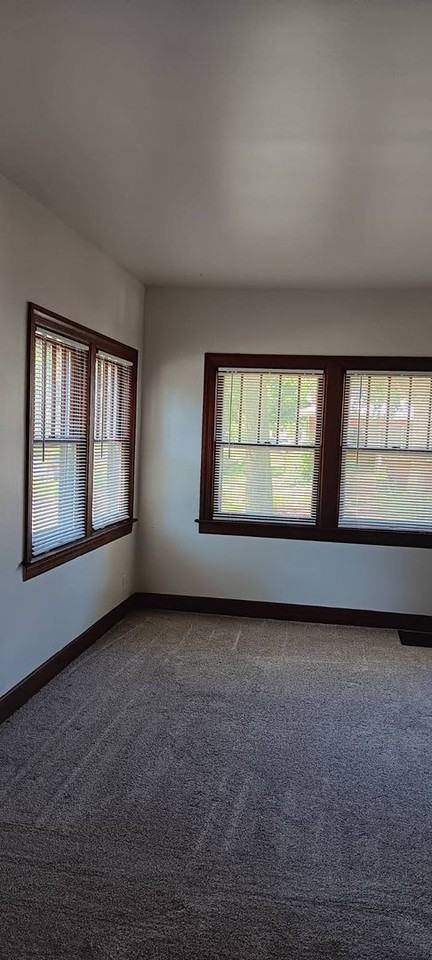 221 S Woodhams St - Photo 2 of 12