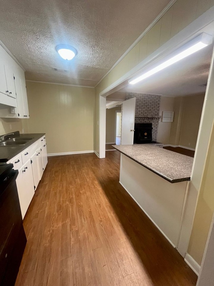 607 Winona St - Photo 3 of 13