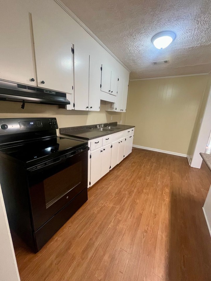 607 Winona St - Photo 4 of 13