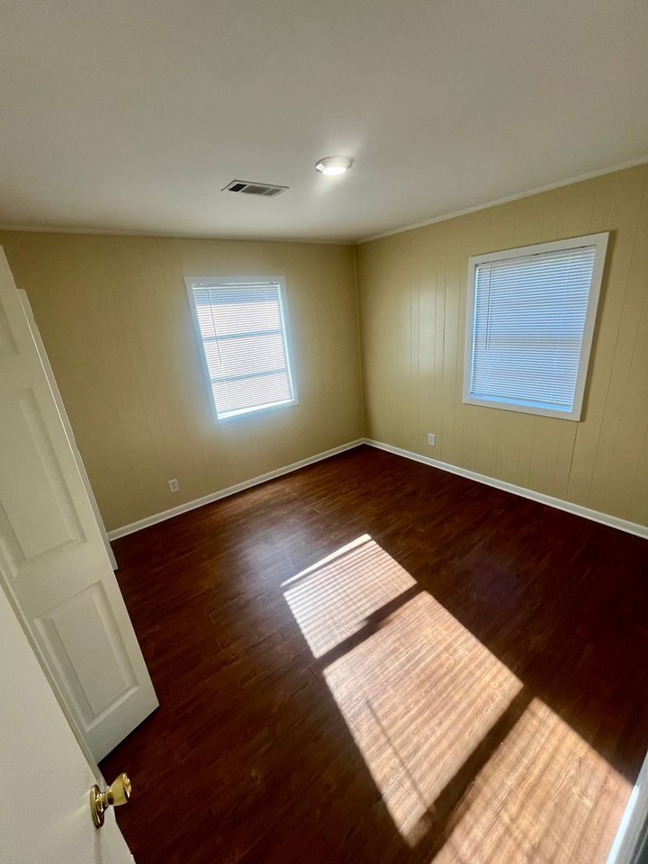 607 Winona St - Photo 5 of 13