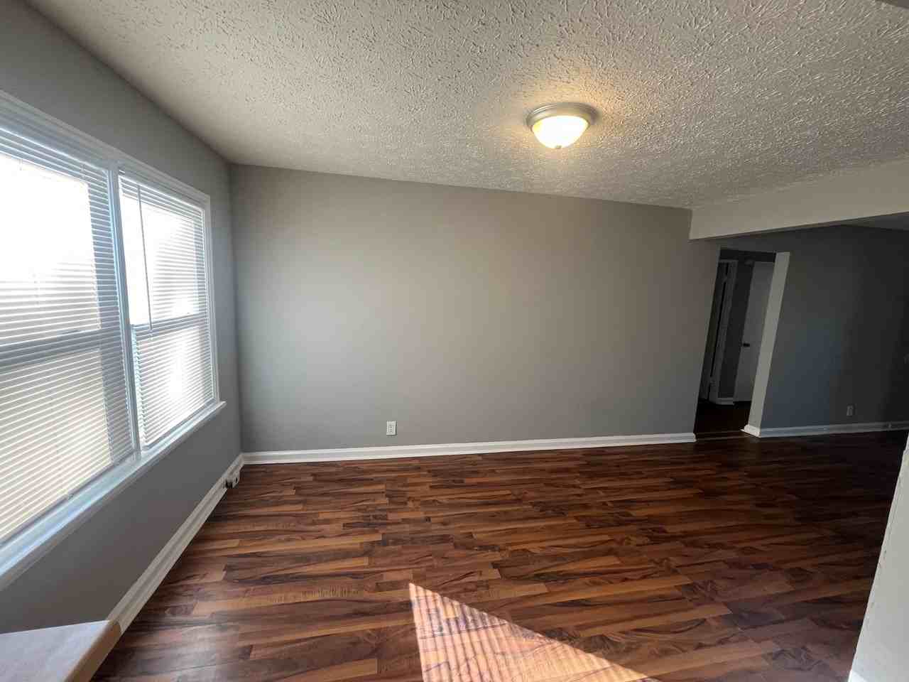 2144 E Grand St - Photo 3 of 15