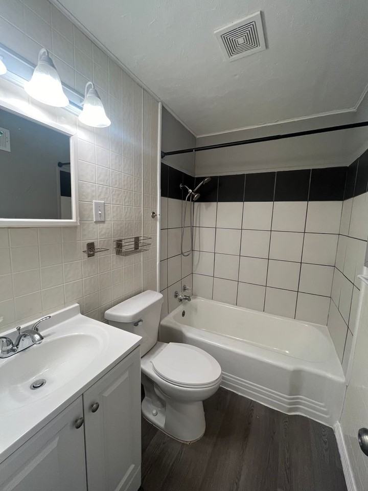 2144 E Grand St - Photo 4 of 15