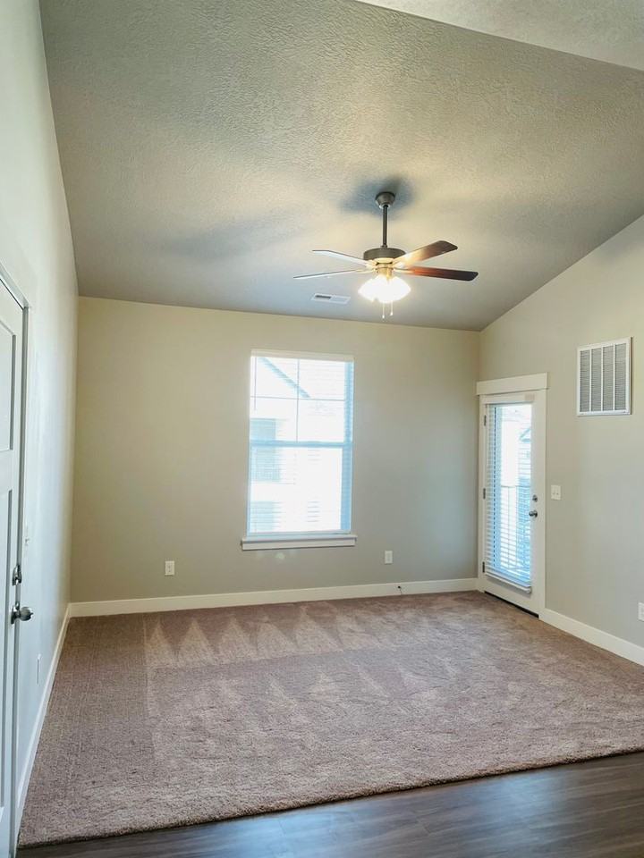 4709 W Sattler Ln - Photo 3 of 22