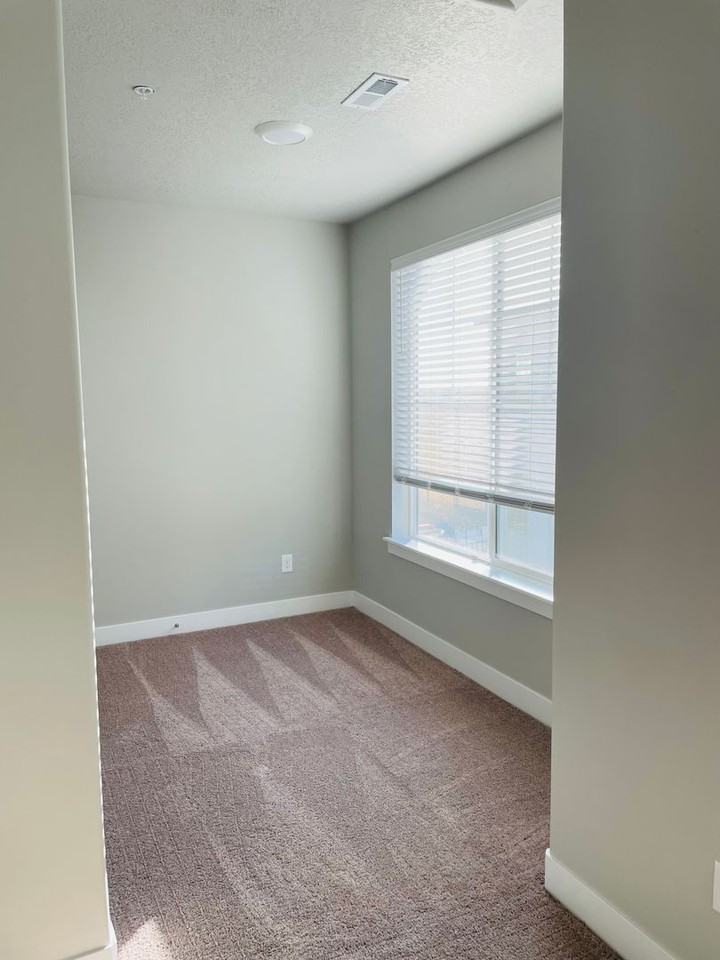 4717 W Grady Ln - Photo 4 of 25