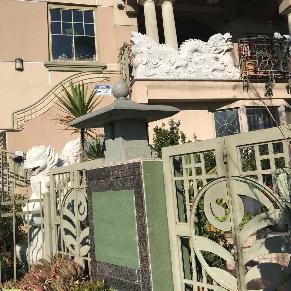 930 E 10th St - Photo 3 of 17