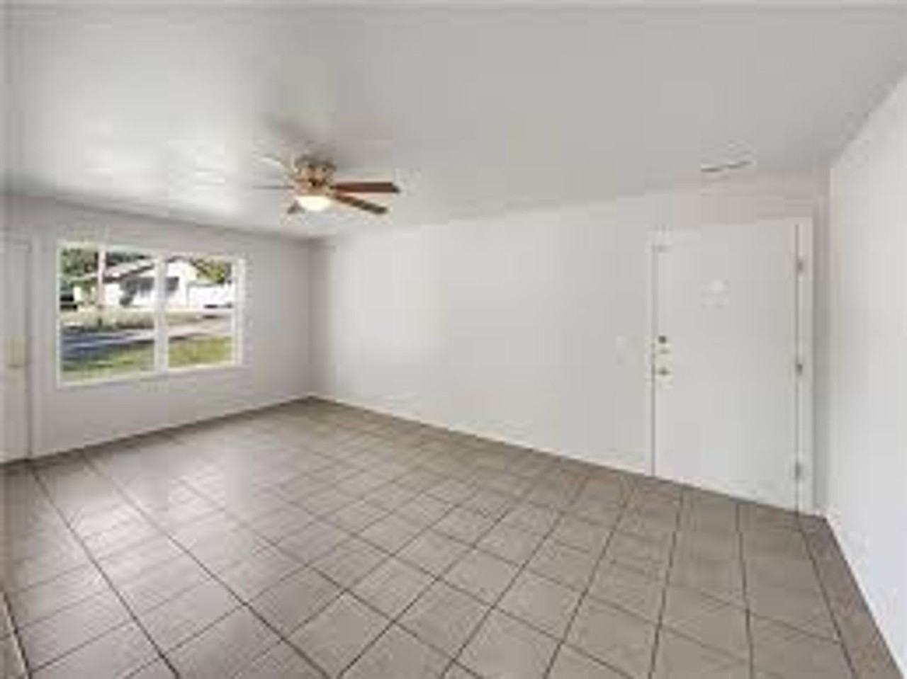 2817 Kensington Ave - Photo 2 of 14