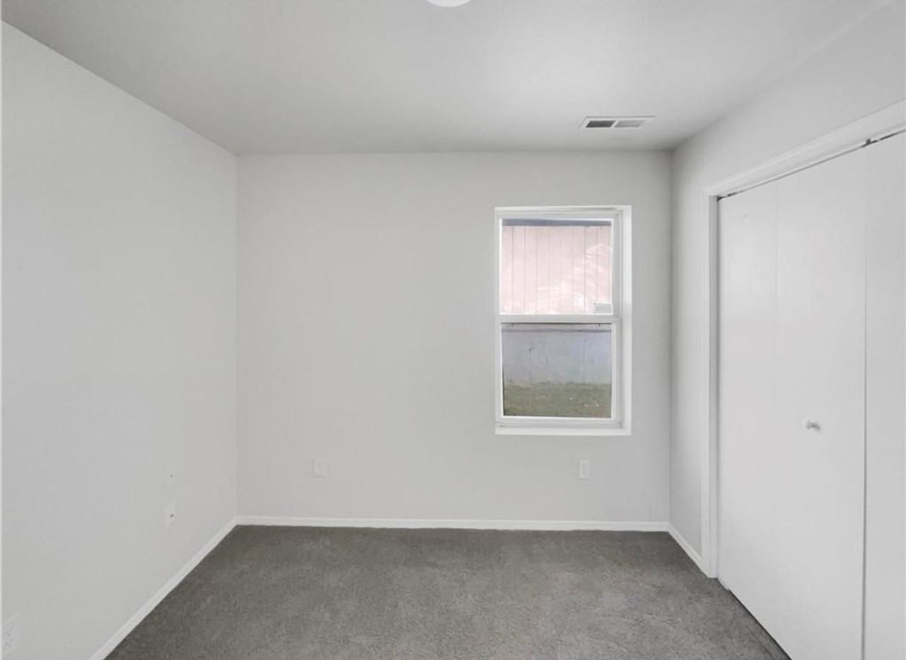 2817 Kensington Ave - Photo 3 of 14